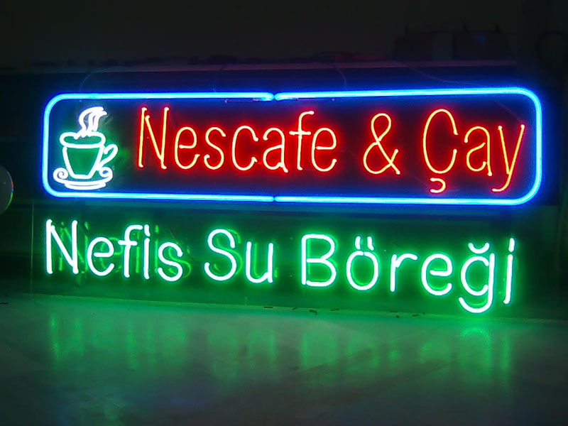 Neontabelaneskafe