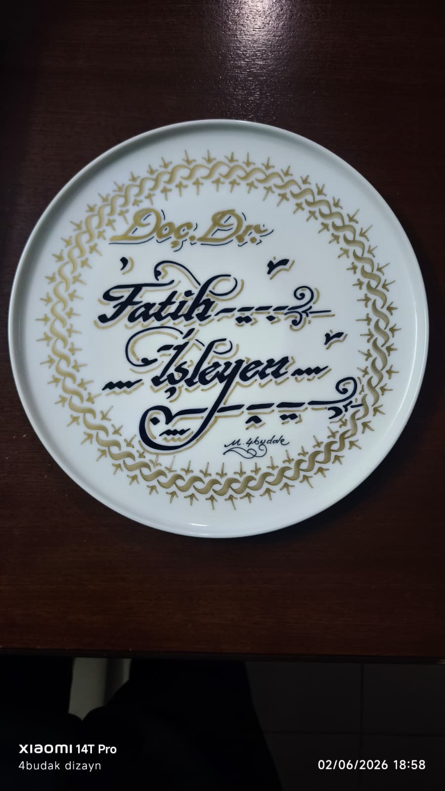 Kaligrafi (Tabak, Tasarım, Fon) — Çalışma 18
